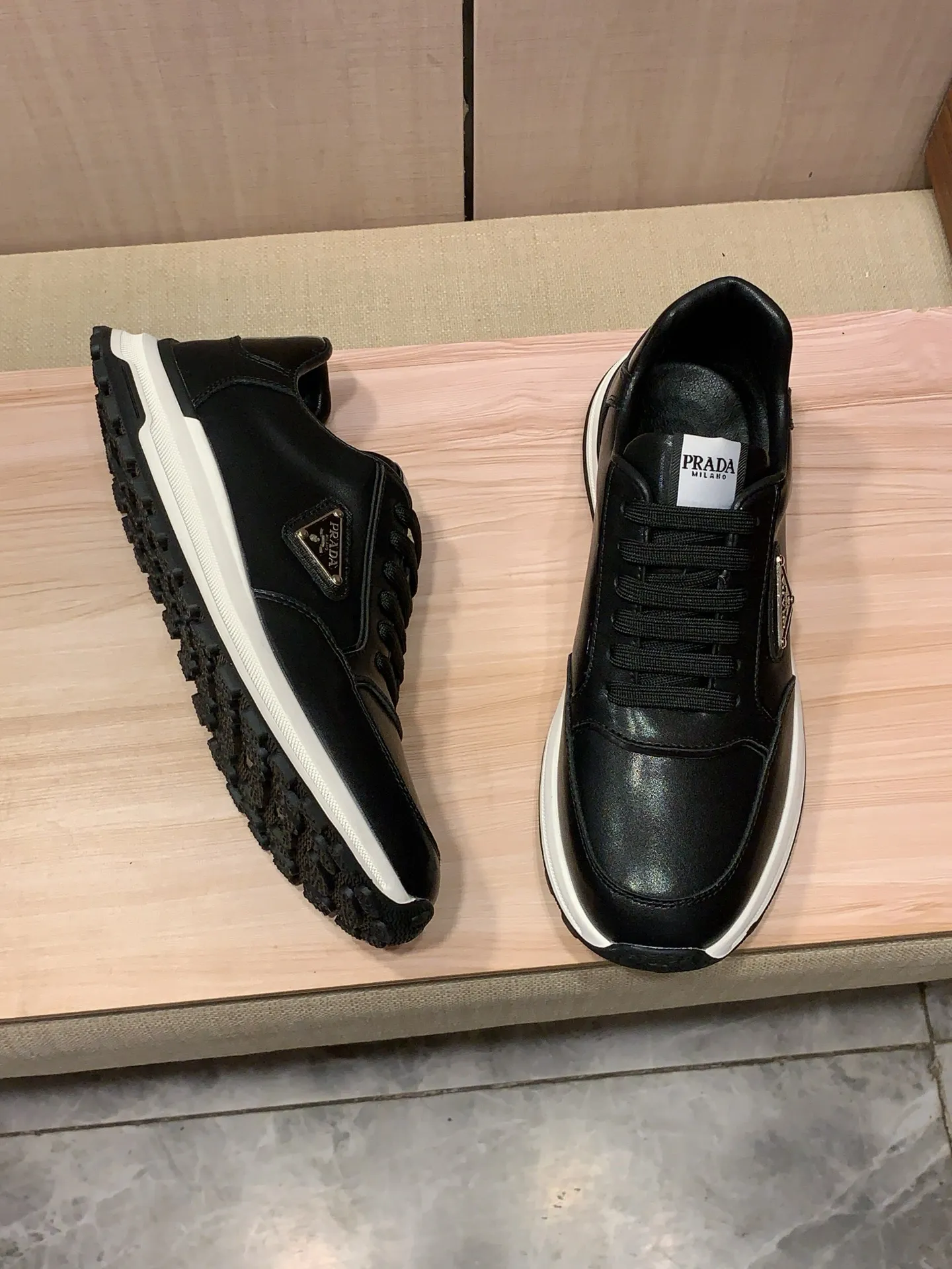 Men's Men's Shoes💰420💰💰🎩🎩[Lightning][Lightning] "PRADA*" The latest and most popular casual shoes, top brand [seduce] luxury~purchase, top~quality. [Strong] The upper is made of imported breathable cowhide with material ➕ breathable sheepskin feet (•) and fine workmanship. The original stylish and stylish soft rubber wear-resistant and non-slip outsole is light and comfortable on the feet. The real thing looks better when photographed. 122: code: 38-44, 2️⃣ colors selected